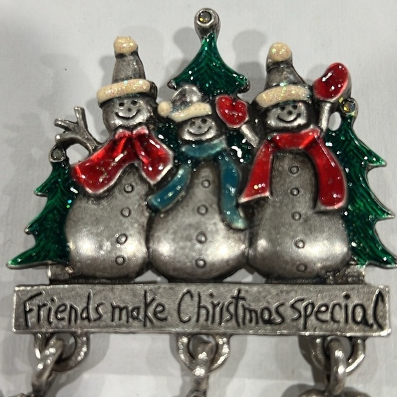 Vintage Ajmo Enamel Pewter Holiday Christmas Friends Brooch - Picture 6 of 6